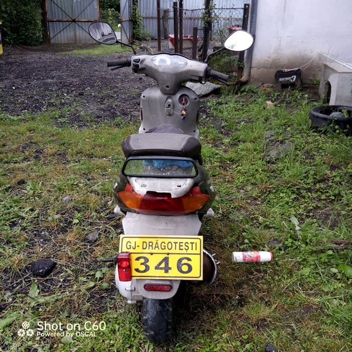 Vând 2 scutere unu Aprilia