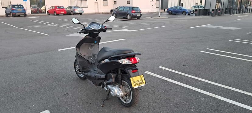 Scuter Piaggio Fly 50 / 2015 / Inmatriculat / Propietar