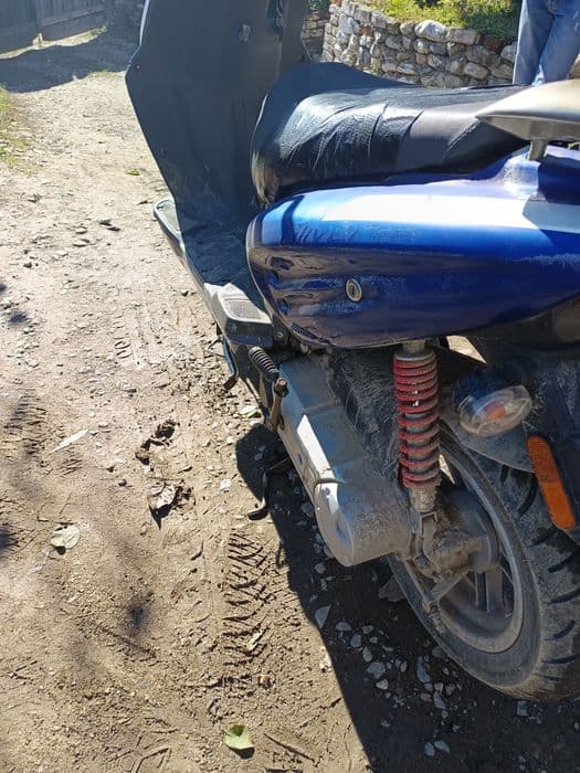 Vând scuter 49 CC in stare foarte buna de funcționare cu acte