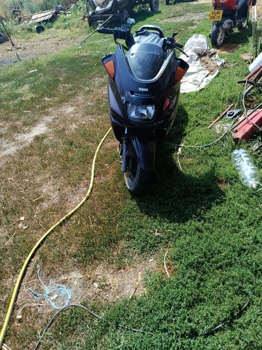 De vânzare 2 scutere