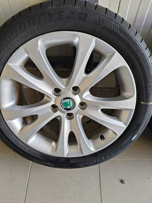 Jenti aliaj R17 cu anvelope  Skoda