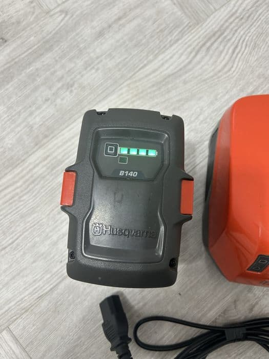 Husqvarna QC500 si B140 incarcator si acumulator