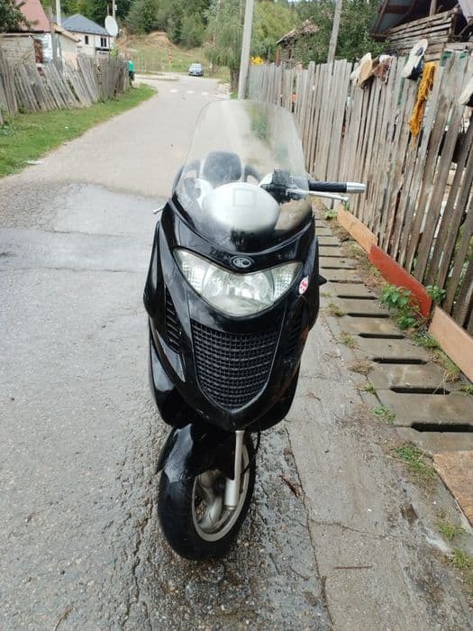Vând KYMCO 125S porneste la sfert de cheie