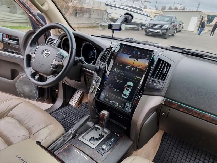 Toyota Land Cruiser j 200