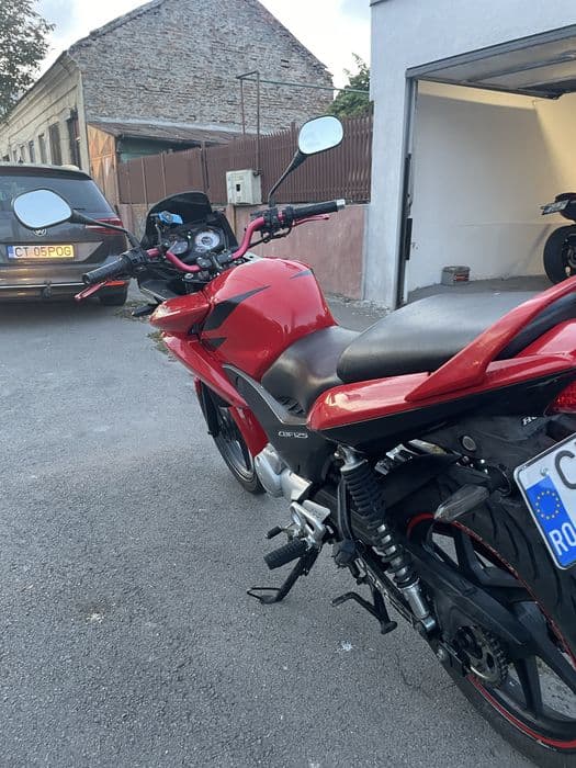 Honda CBF125 2011 ( nu yzf, mt, ktm, cbr)