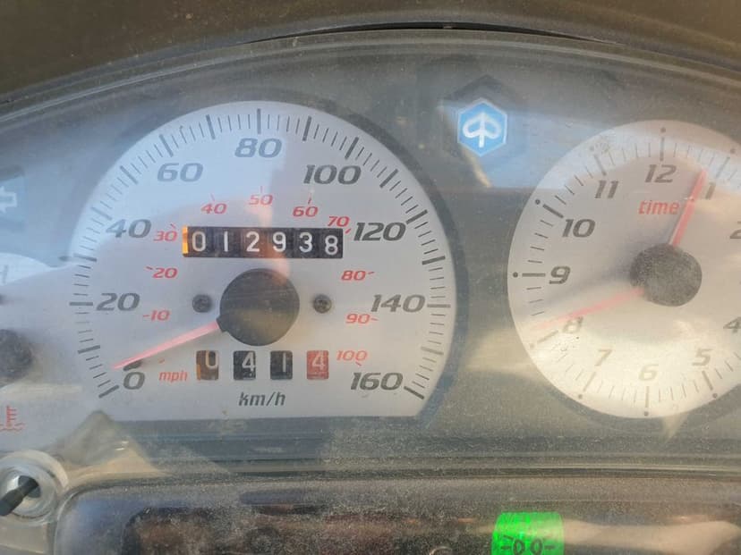 !! Piaggio X8 2004!! are rulaj  12950 pe Board
