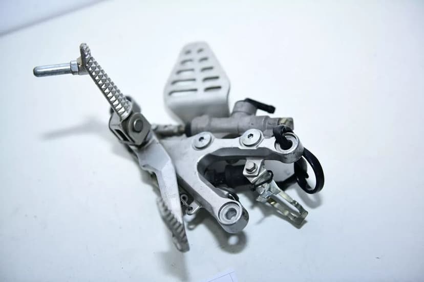 Yamaha YZF R6 2CO 2006-2007 Suport de picior cilindru spate