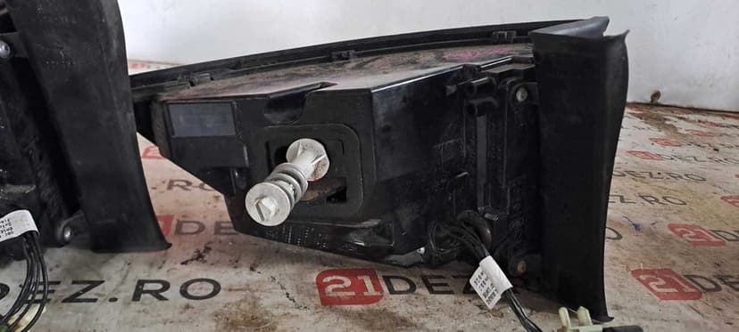 Triple / Stop dreapta spate Land Rover Discovery Sport cu LED / cu BEC