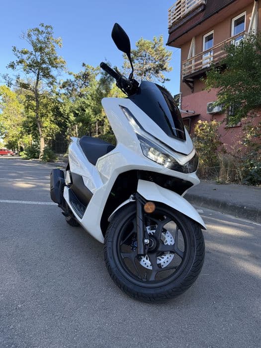Honda  PCX  125 cm3  / AN 2025
