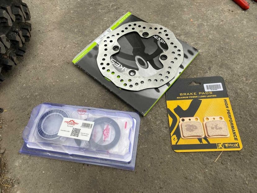 Vand Quad Suzuki Ltz AK47 (cititi anuntul ! )