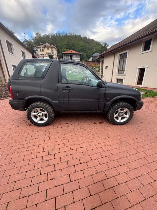 Vând Suzuki Grand Vitara, motor 2.0 benzină,