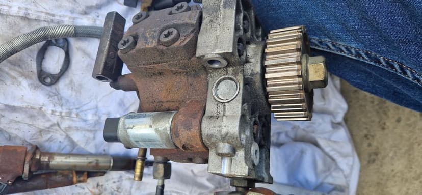 Vând pompa înaltă presiune Land Rover Discovery 3 2.7