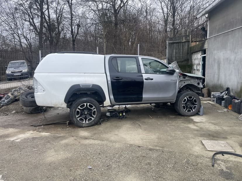 Dezmembrez toyota hilux  2006-2025