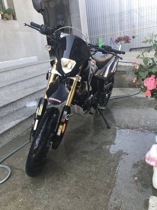 Suzuki dr125 sm.