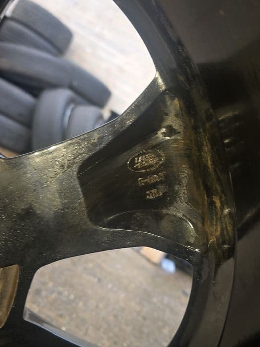 Jante. Land Rover Defender  R20