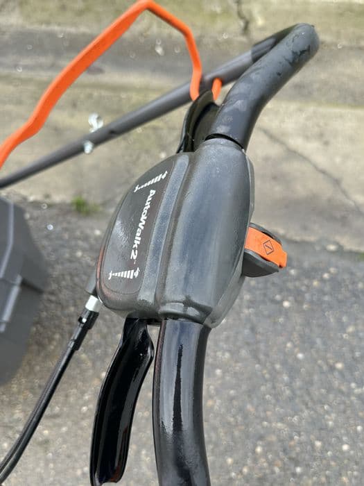 Masina de tuns iarba husqvarna autopropulsanta