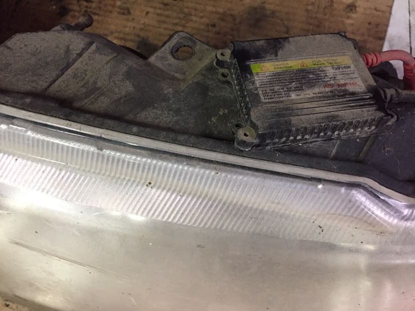 Faruri xenon jeep grand cherokee pret 500 lei setul