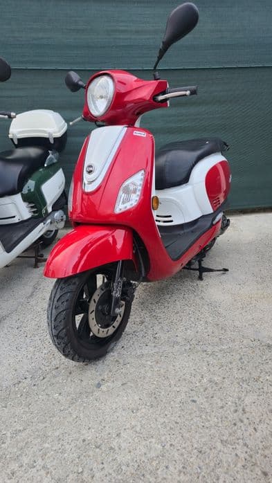 SCUTERE  49 și 125cc OCAZIE