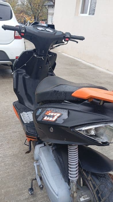 Vând scuter Explorer 2t 49cc sau schimb cu calculator