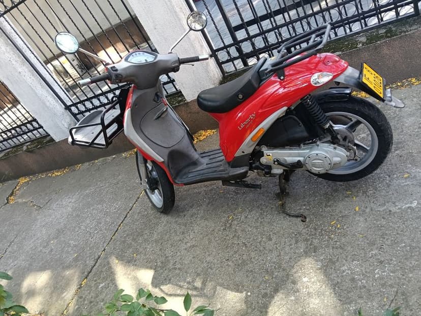 Vand scuter Piaggio Liberty 50cc an 2016 carburatie, toate actele.