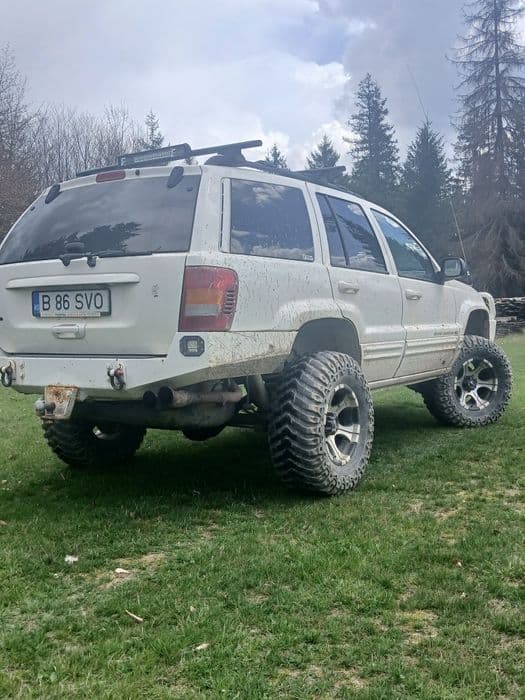 Vând Jeep Grand Cherokee