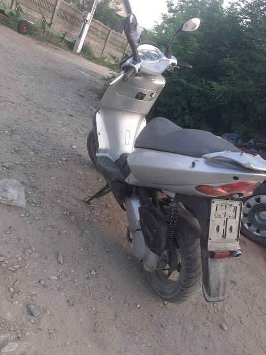 Vand schimb scuter aprilia leonardo