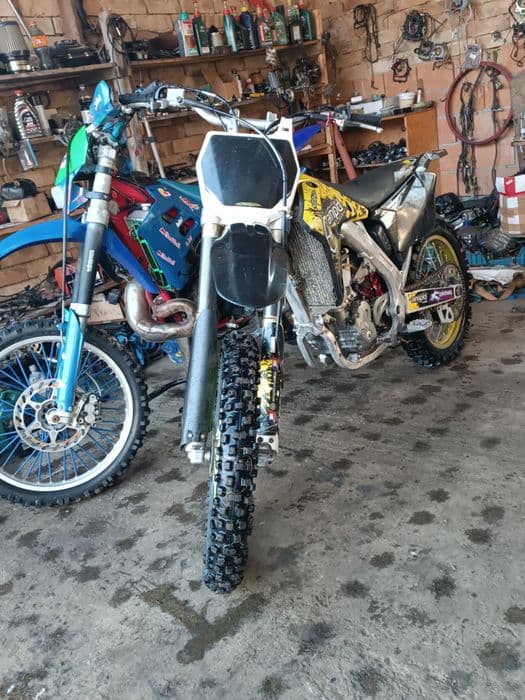 Cross Suzuki Remezeu de 450 cc