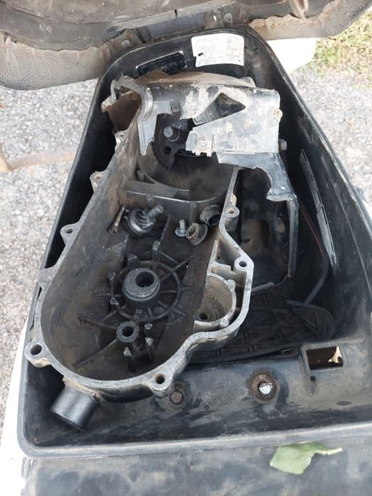 Vind scuter chinezesc pnt piese sau de reparat fără acte preț fixxxxx