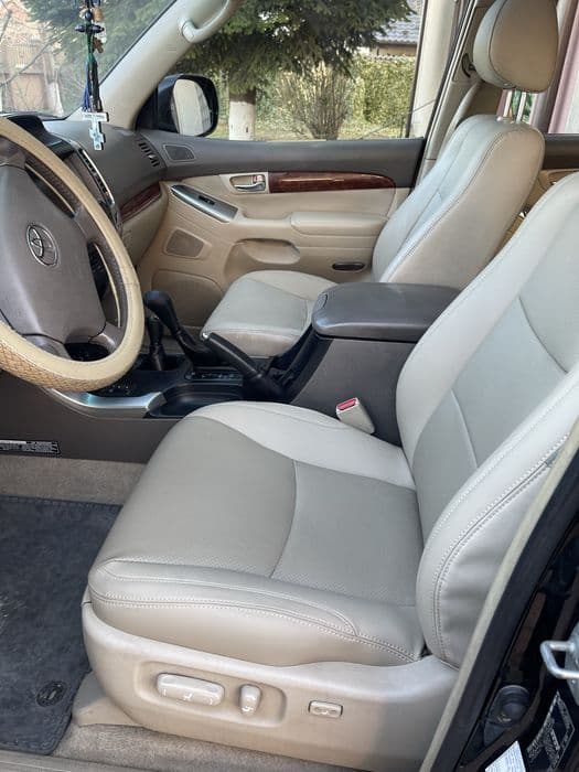 Vand Toyota Land Cruiser 120, 8 locuri