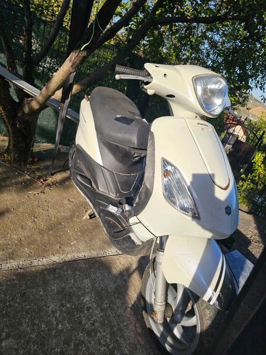 Scuter Piaggio Fly 2012