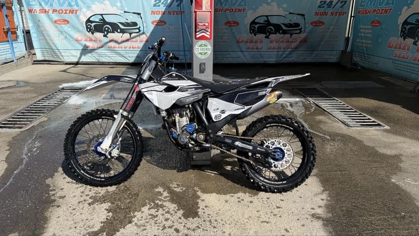 Husqvarna FC 350 2017 + agv ax-8 L + cizme Thor 42