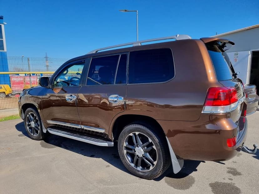 Toyota Land Cruiser j 200
