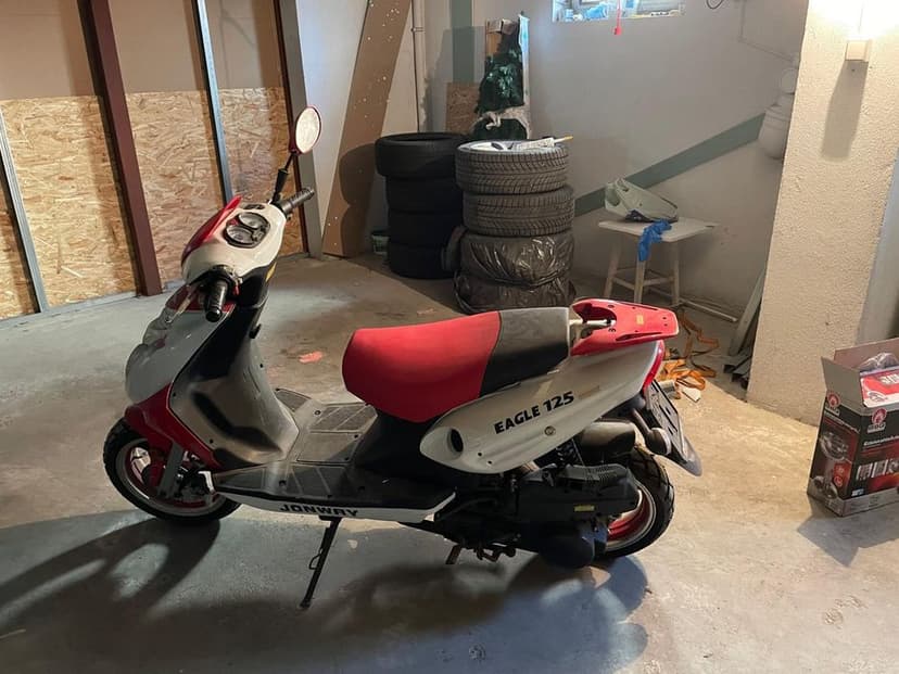 Vând scuter 125 CC