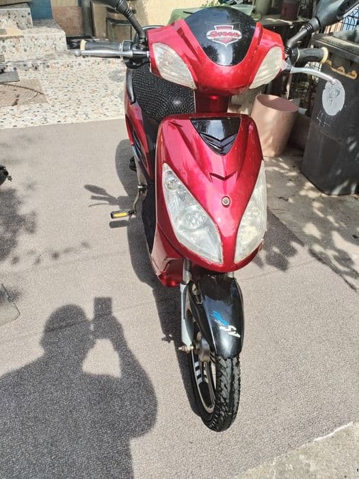 Scuter cu pedale pentru LIVRATORI