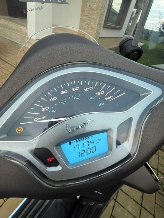 Vespa Primavera 125cc cu personalitate – caut stăpân nou!
