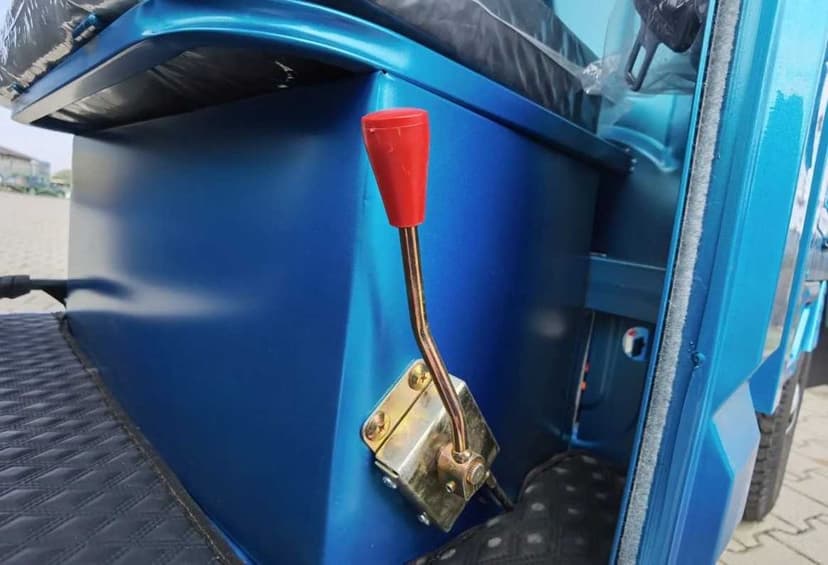 Triciclu fara permis cu cabina 2000w