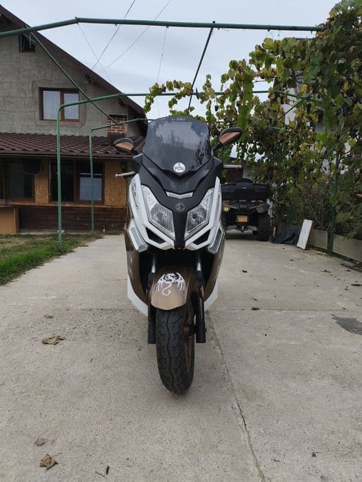 Vând scuter Barton B max 125.