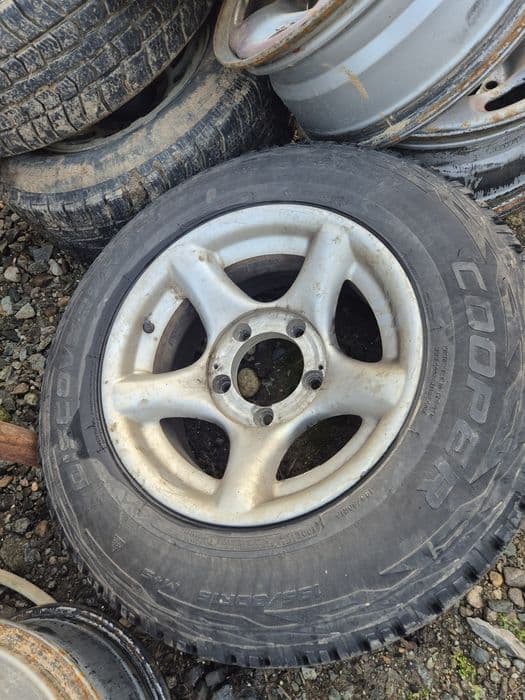 Vand 4 jnate cu anvelope suzuki jimny R15