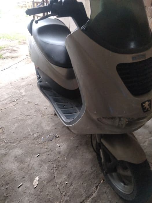 Vand scuter peugeot elyseo