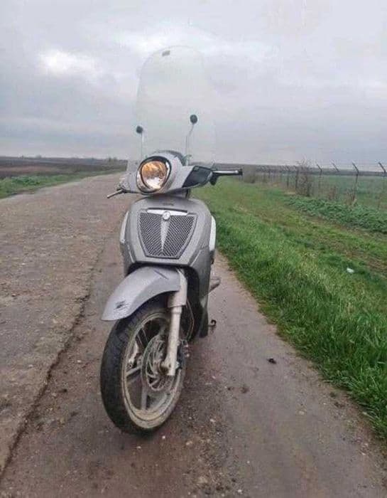 Vând scuter Aprilia scarabeo