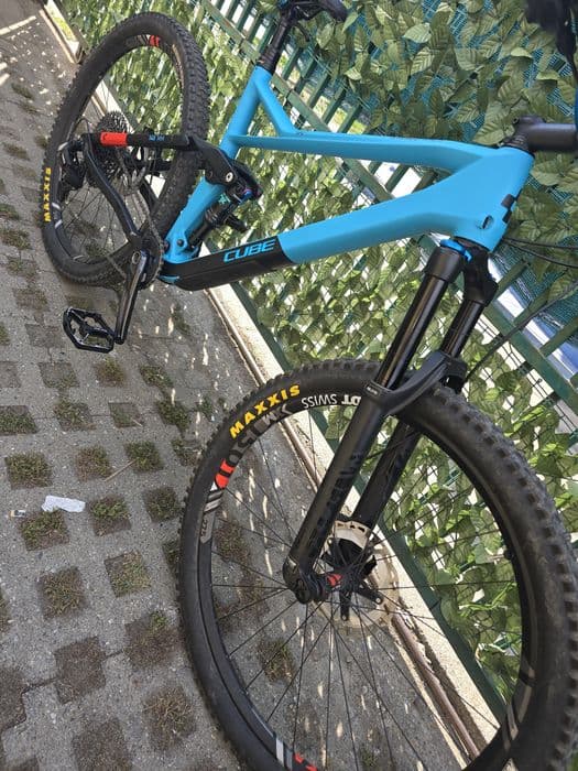 Bicicleta CUBE Stereo Race carbon.
