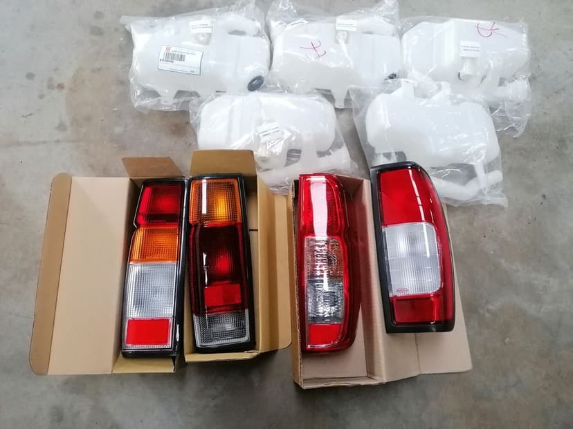 Maner oblon usa spate nissan navara  pathfinder