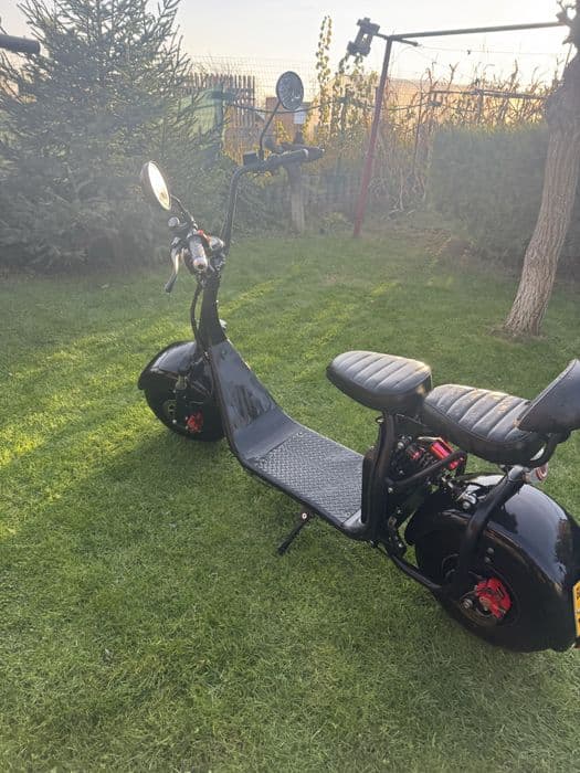 Vand scuter electric limitat la 25km/h