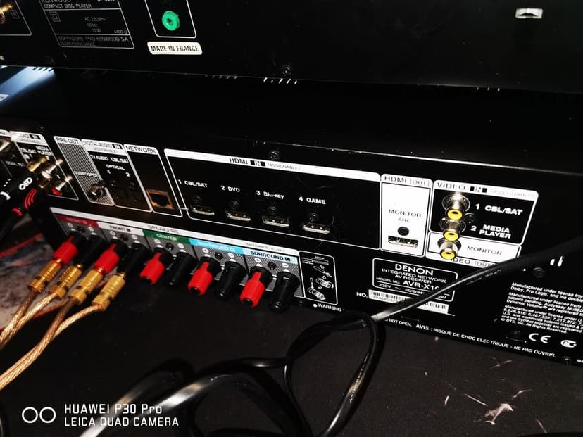 Receiver, amplificator 5.1 Denon AVR-X1000, cu telecomanda și microfon