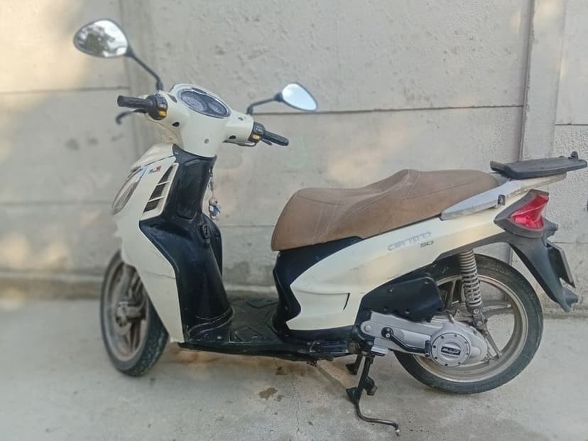 Vând scuter malaguti