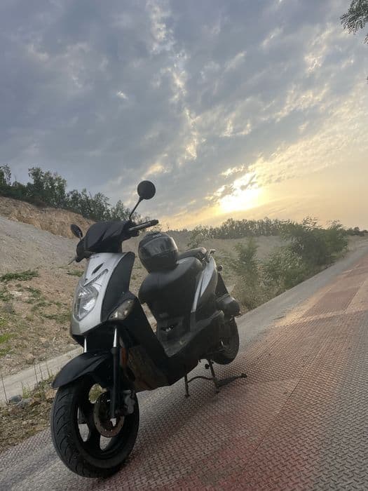 Vând scuter kymco agiliti 50 4t