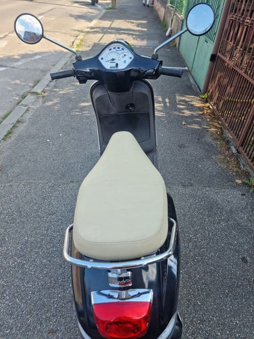 Scuter Vespa LX 50 ,2 T