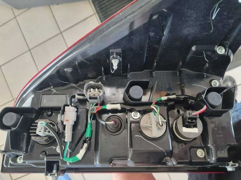 stopuri led  toyota hilux 2023