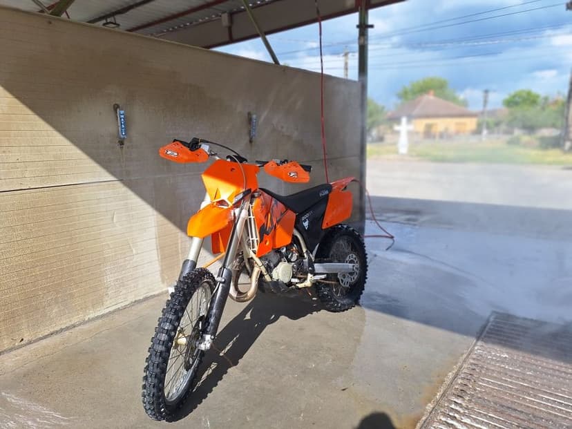 KTM 200 impecabil.
