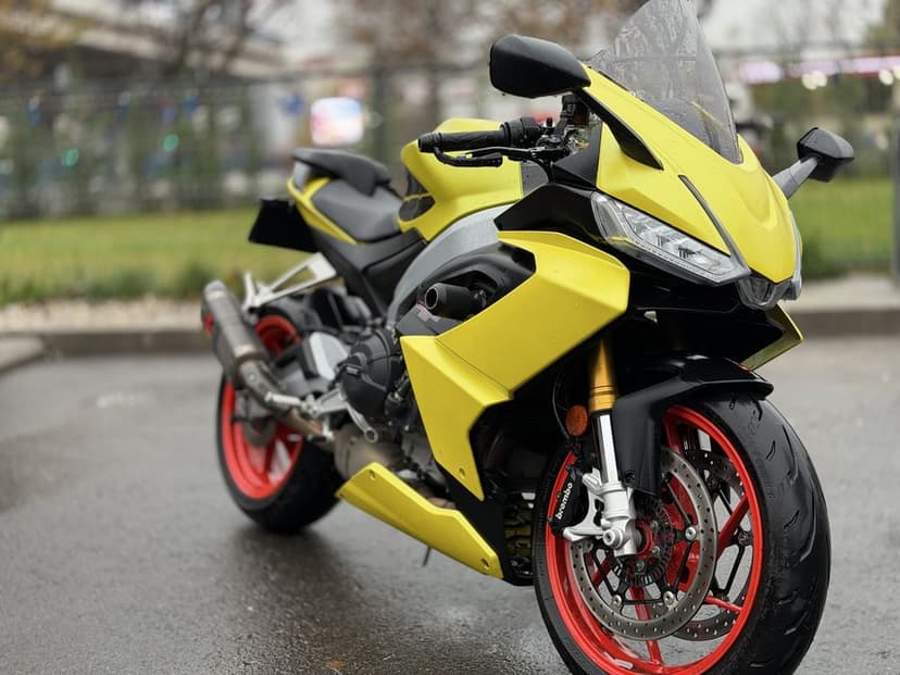 Aprilia RS660 2023 – Full Akrapovic, întreținută la reprezentanță